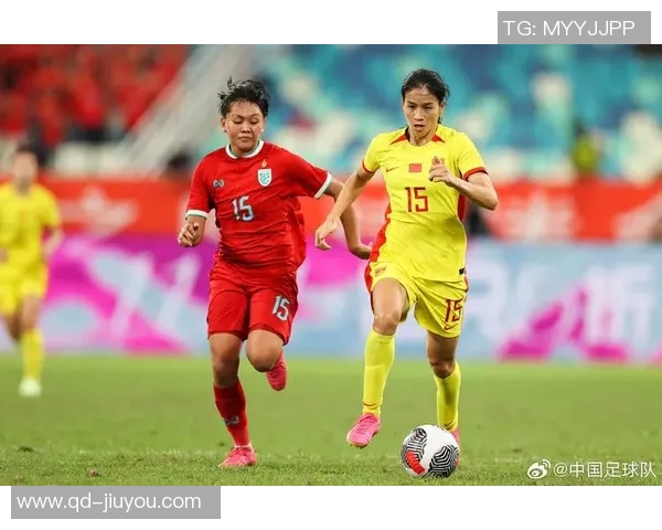 中国国家女子足球队抵达伦敦全力备战与英格兰女足的国际友谊赛